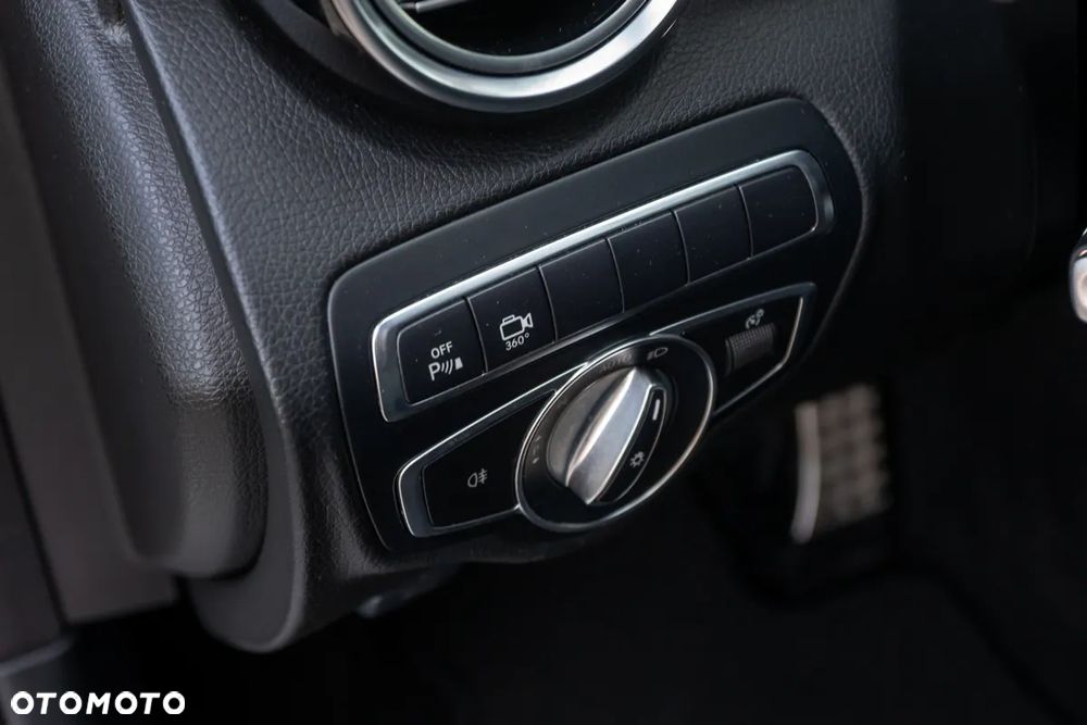 Mercedes-Benz GLC 250 d 4Matic 9G-TRONIC AMG Line - 24