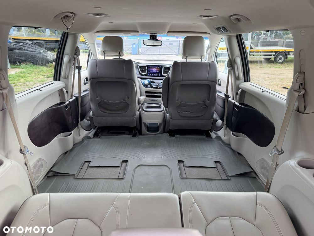 Chrysler Pacifica - 15