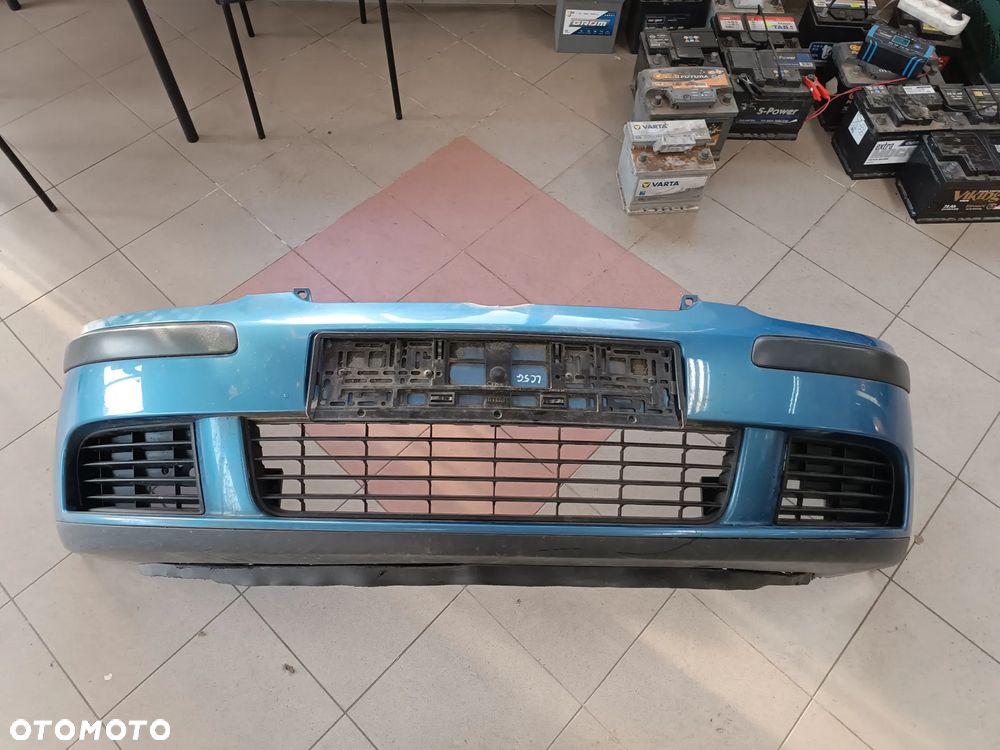 VW Golf 5 V HB 3/5 drzwi zderzak przedni LC5G