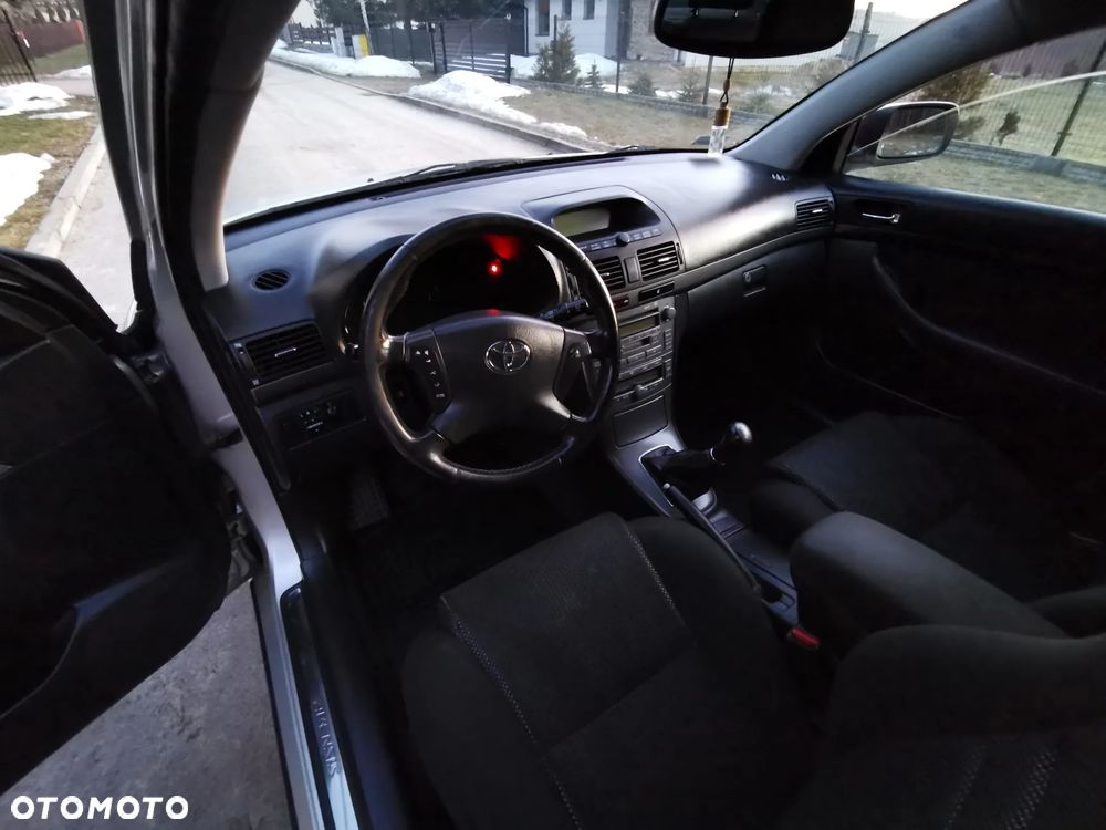 Toyota Avensis - 10