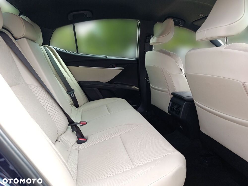 Toyota Camry - 10