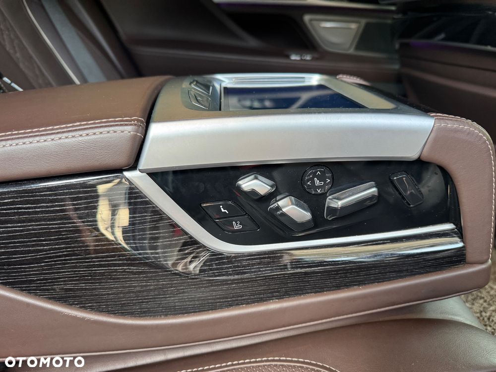 BMW Seria 7 730Ld xDrive sport - 28