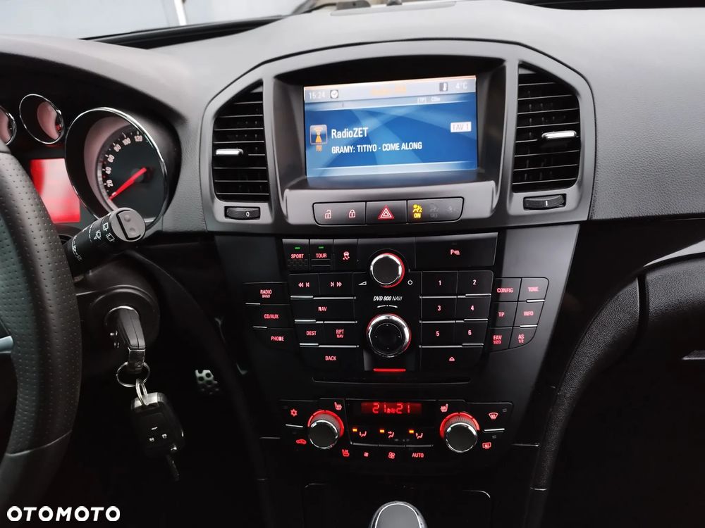 Opel Insignia 2.0 Turbo Sports Tourer 4x4 Automatik Cosmo - 24