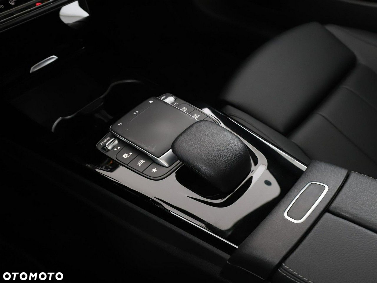 Mercedes-Benz CLA 250 E Progressive 8G-DCT - 29