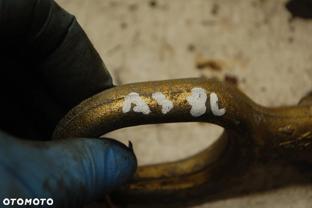 UCHO HAK HOLOWNICZY WKRĘTKA 4B0805615A AUDI A3 8L AUDI A4 B5 - 4