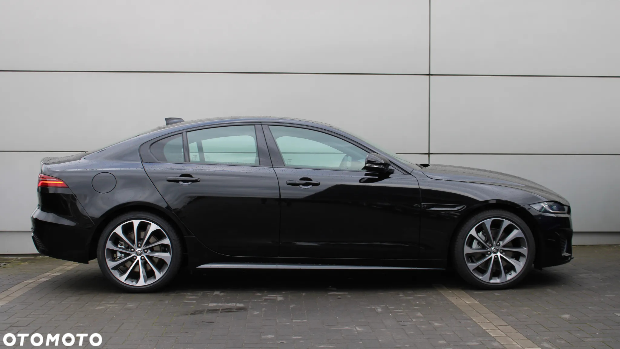 Jaguar XE - 11