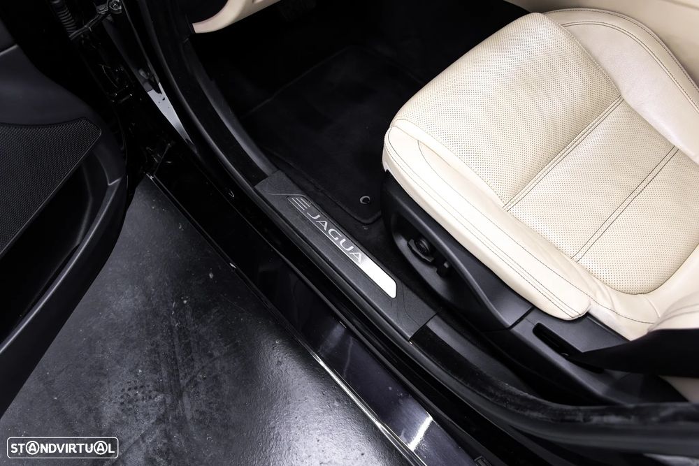 Jaguar XE 2.0 D Prestige Aut. - 25