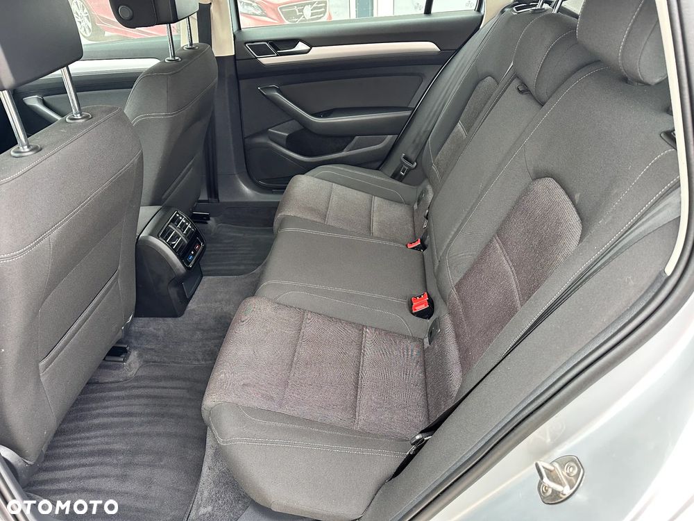 Volkswagen Passat - 6
