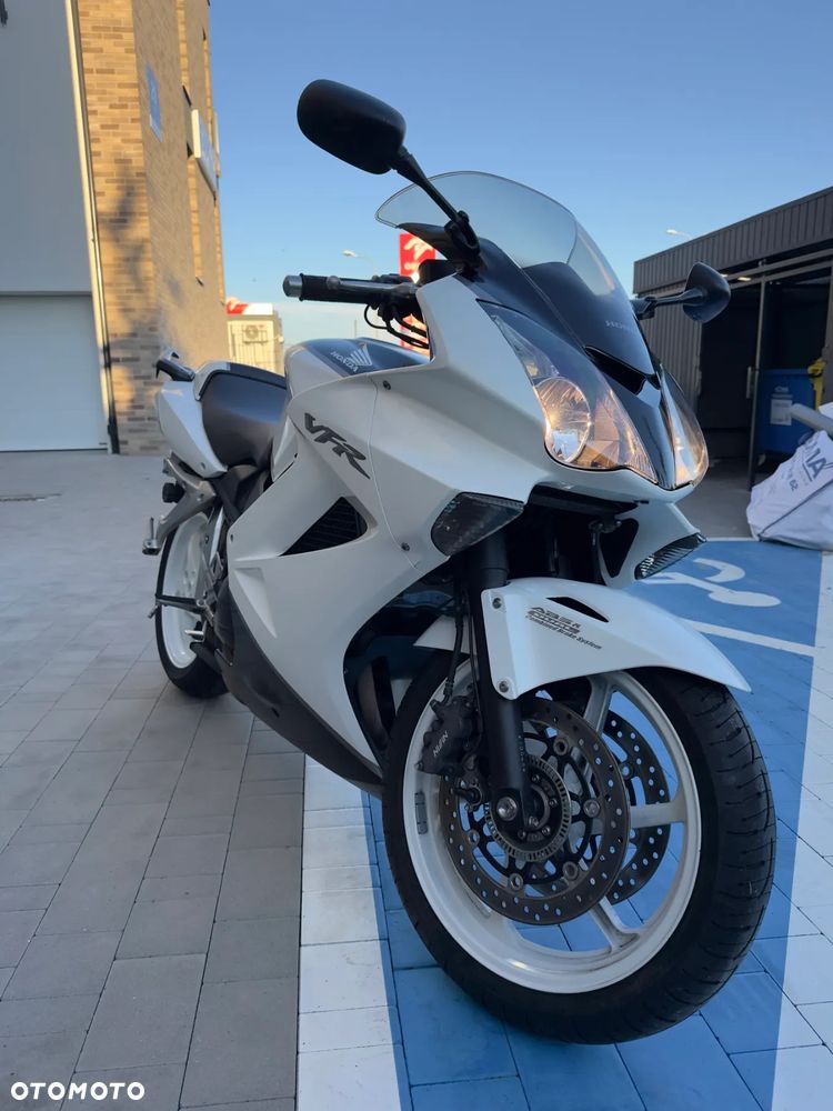 Honda VFR - 19