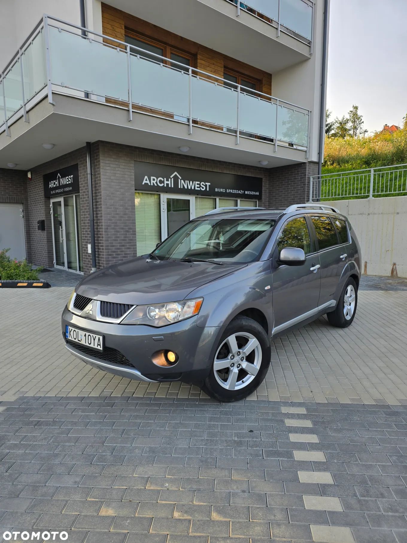 Mitsubishi Outlander - 1