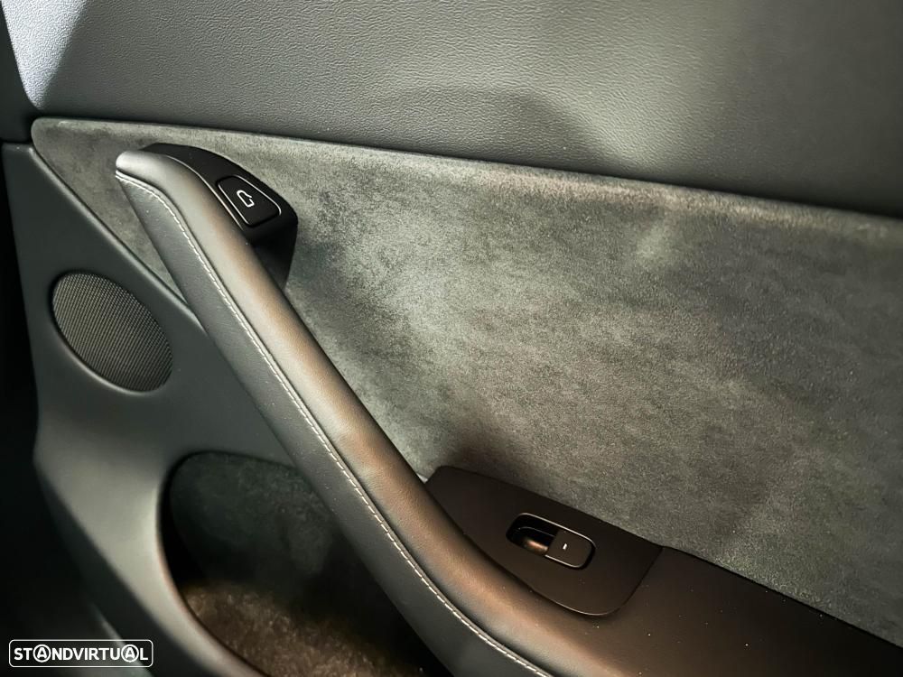 Tesla Model Y Performance Dual Motor AWD - 26