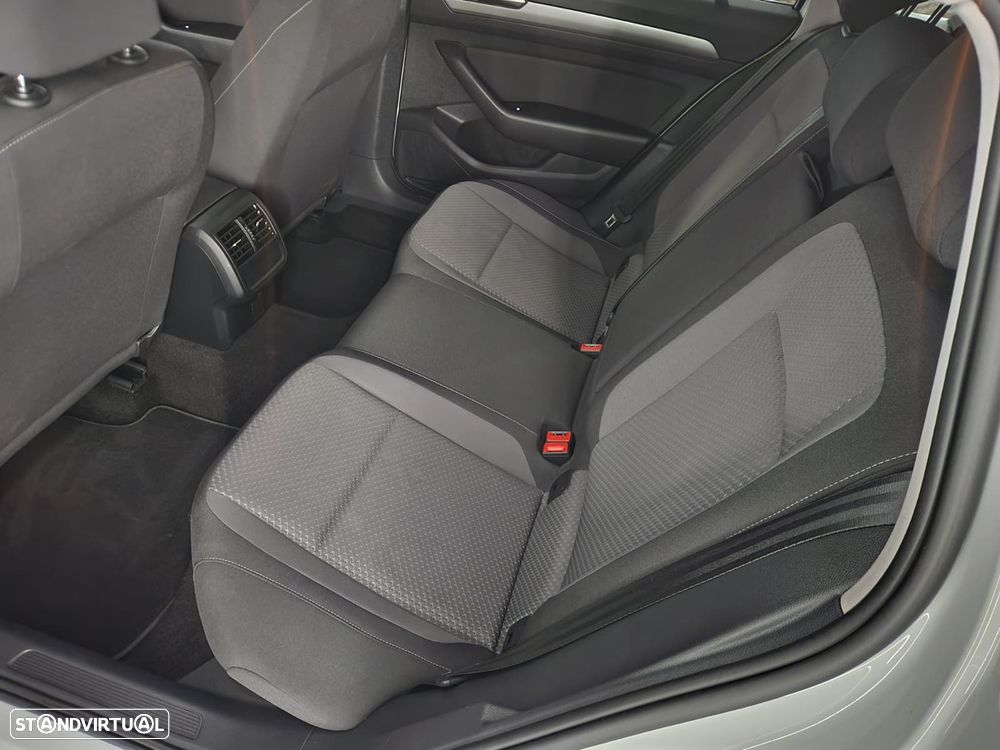 VW Passat Variant 1.6 TDI Confortline DSG - 10