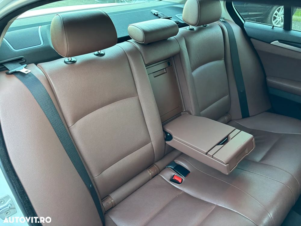 BMW Seria 5 520d xDrive AT - 24