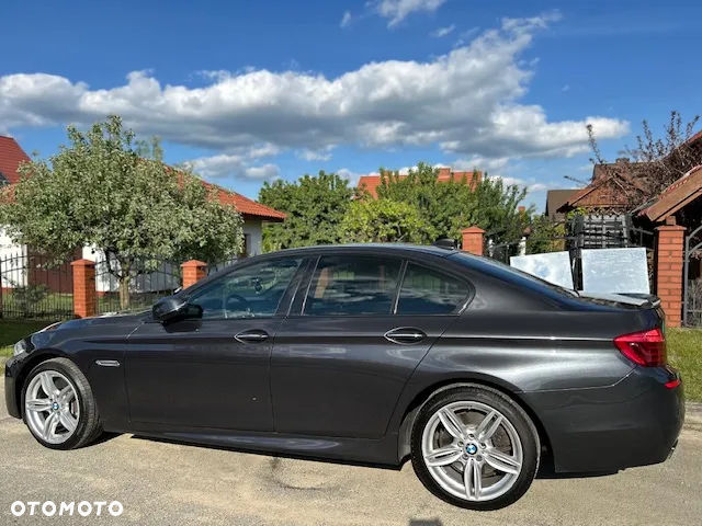 BMW Seria 5 550i xDrive - 3