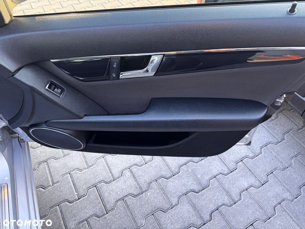 Mercedes-Benz Klasa C 220 CDI DPF Automatik Elegance - 26
