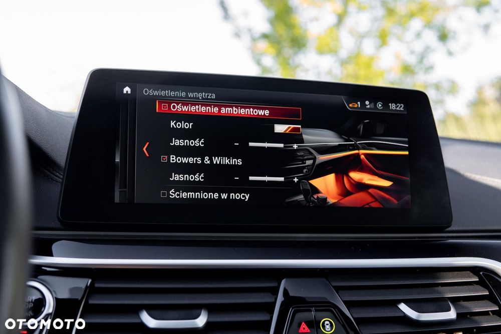 BMW Seria 5 M550i xDrive sport - 29