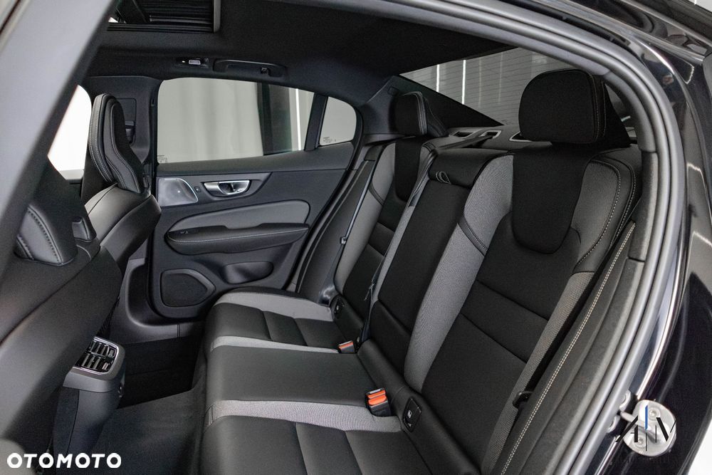 Volvo S60 B5 B AWD Ultimate Dark - 30