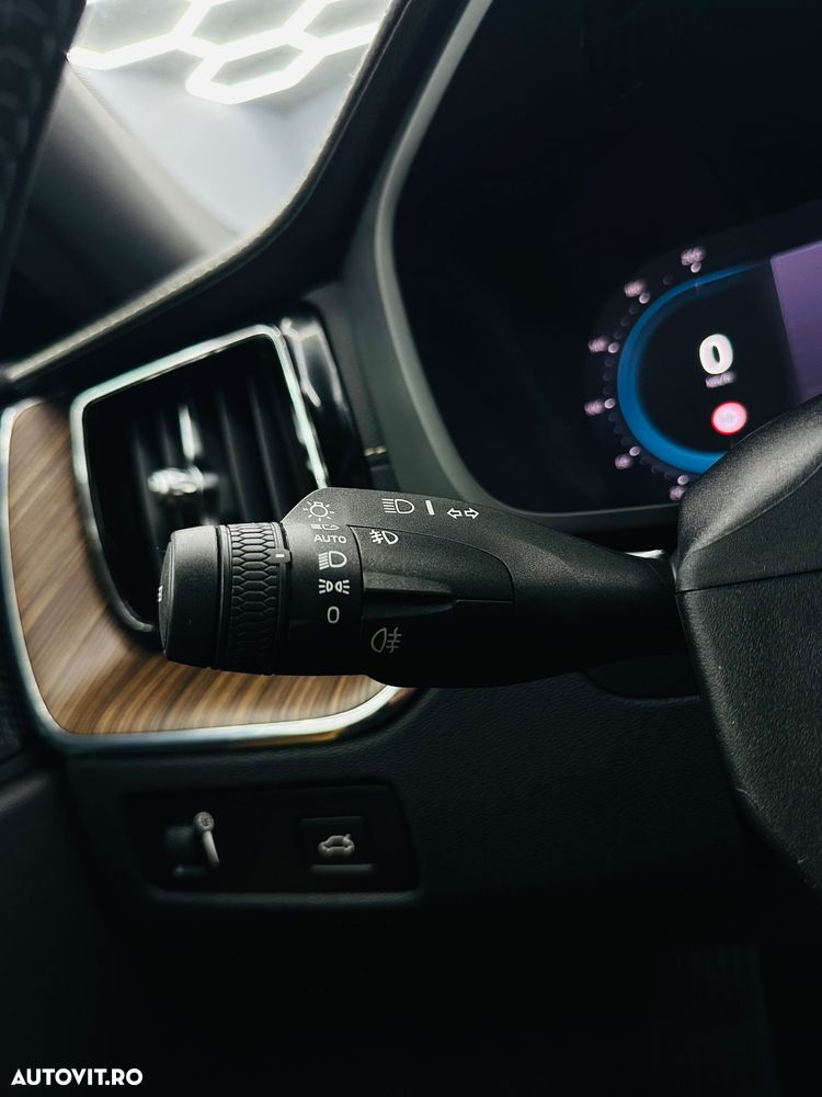 Volvo XC 60 B4 D Plus Bright - 33