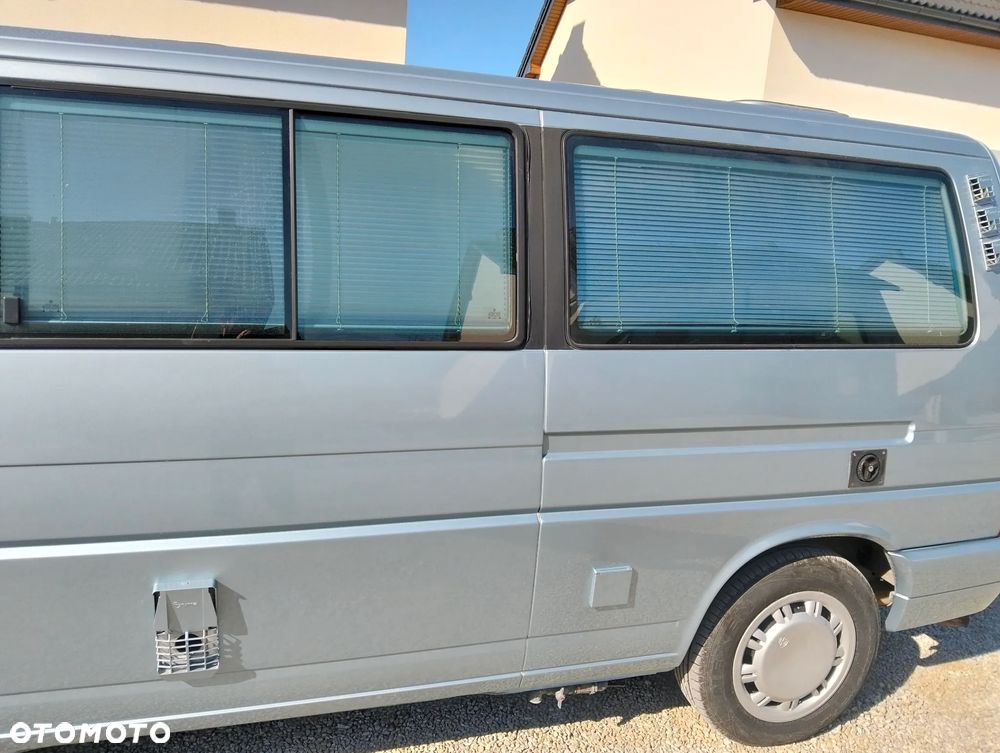 Volkswagen Caravelle - 10