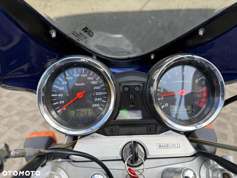 Suzuki GSX - 13