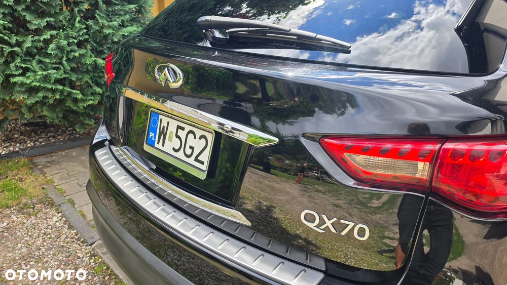 Infiniti QX70 - 12