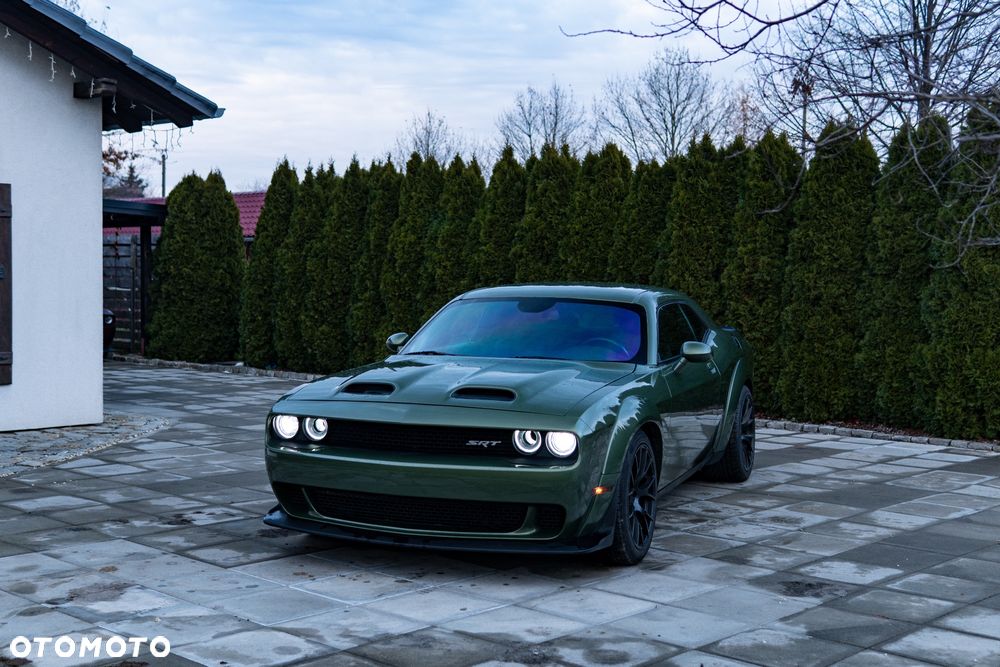 Dodge Challenger - 8