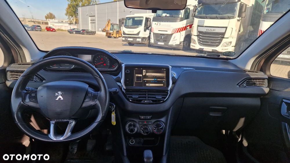 Peugeot 208 - 5