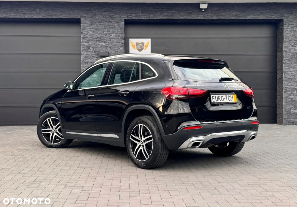 Mercedes-Benz GLA 200 d Progressive 8G-DCT - 4