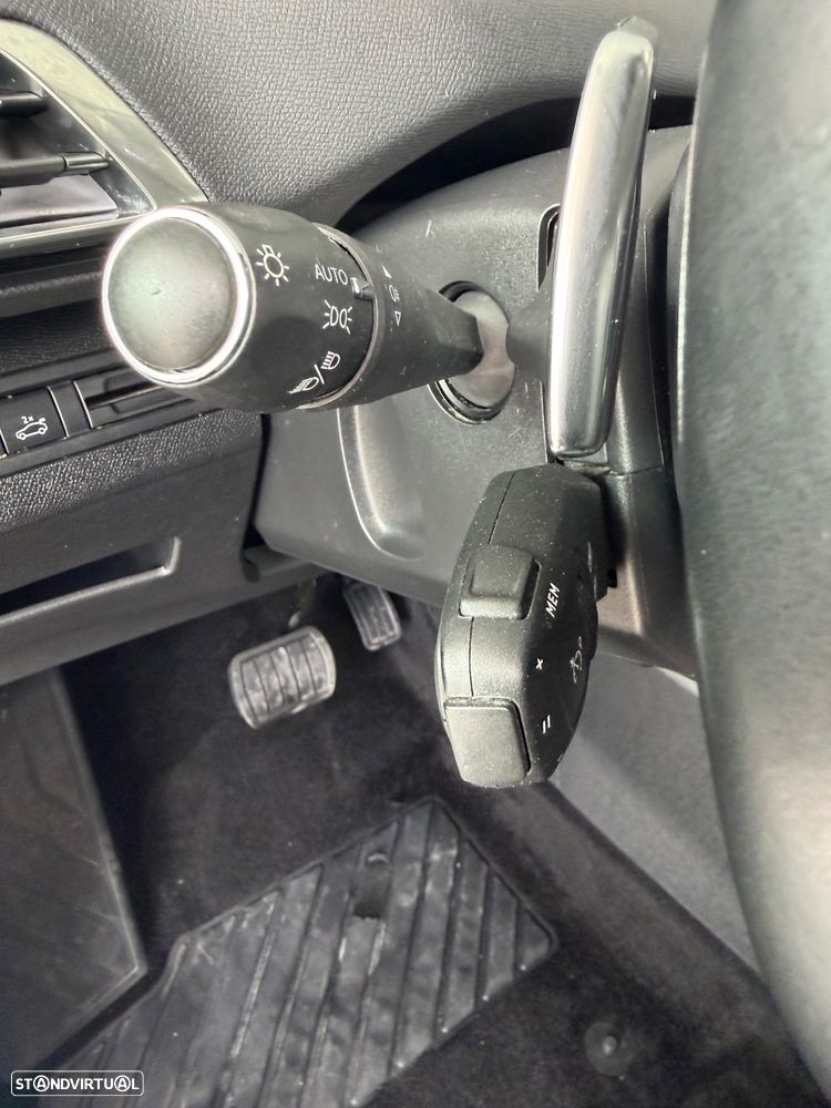 Peugeot 3008 1.2 PureTech Allure Pack EAT8 - 18