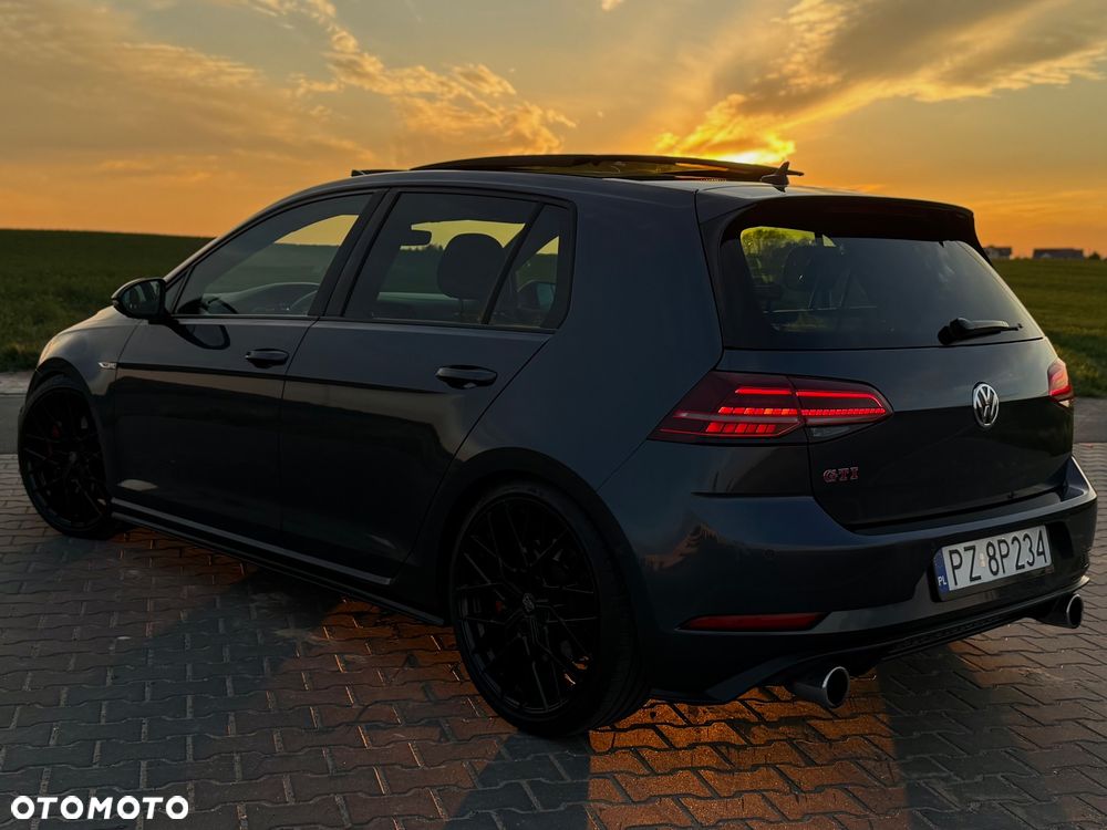 Volkswagen Golf - 4