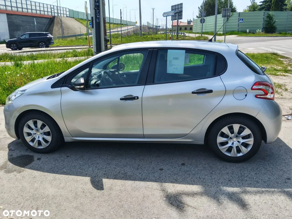 Peugeot 208 - 4
