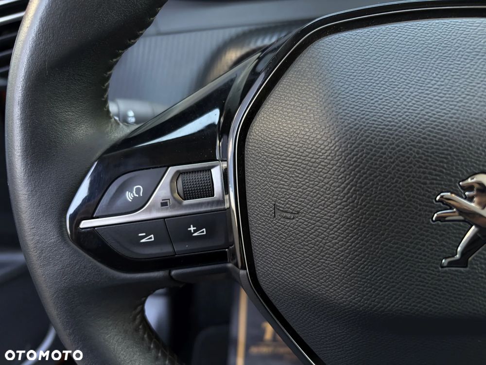 Peugeot 2008 PureTech 100 Allure - 23