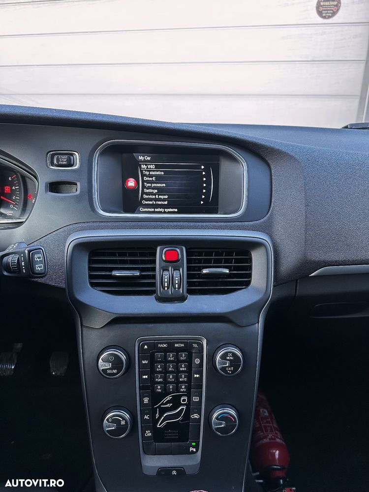 Volvo V40 D2 Kinetic - 8