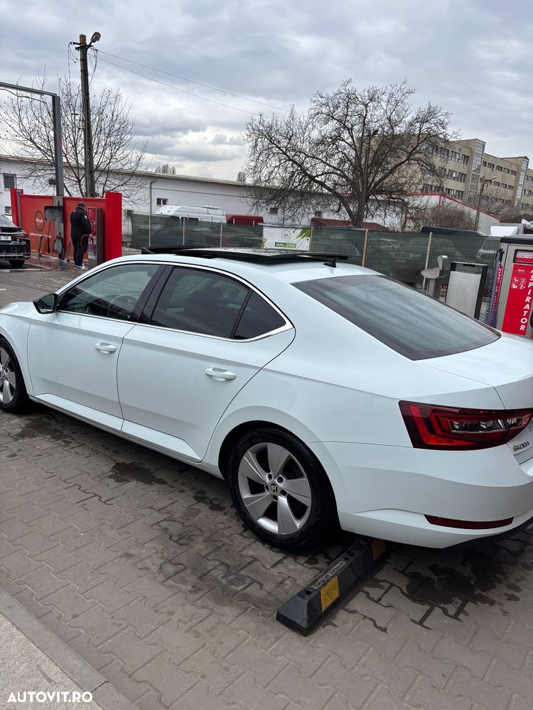 Skoda Superb 2.0 TDI DSG Sportline - 4