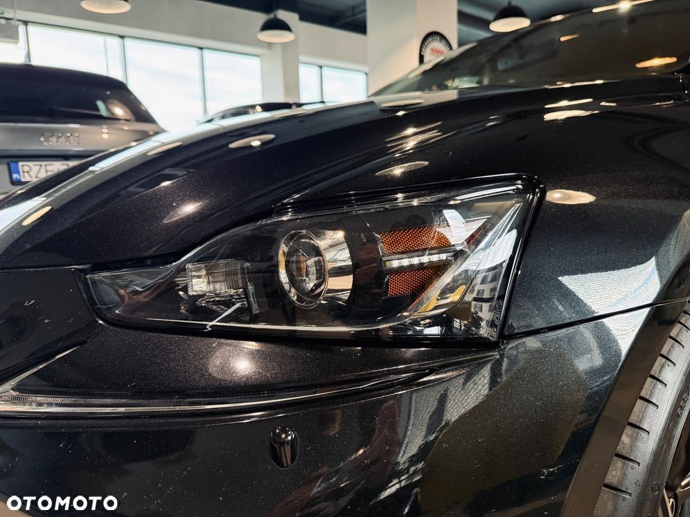 Lexus IS 200t Executive Line - 6