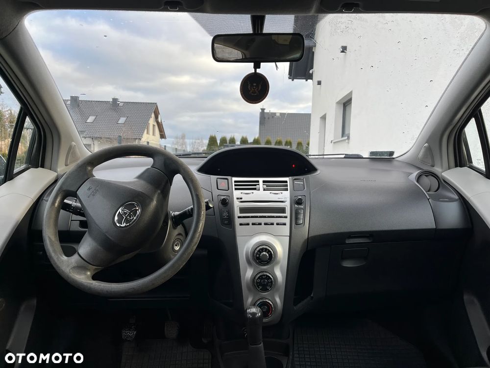 Toyota Yaris 1.4 D-4D Prestige - 11