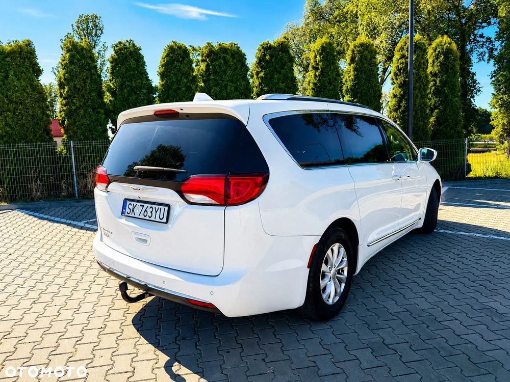 Chrysler Pacifica - 5