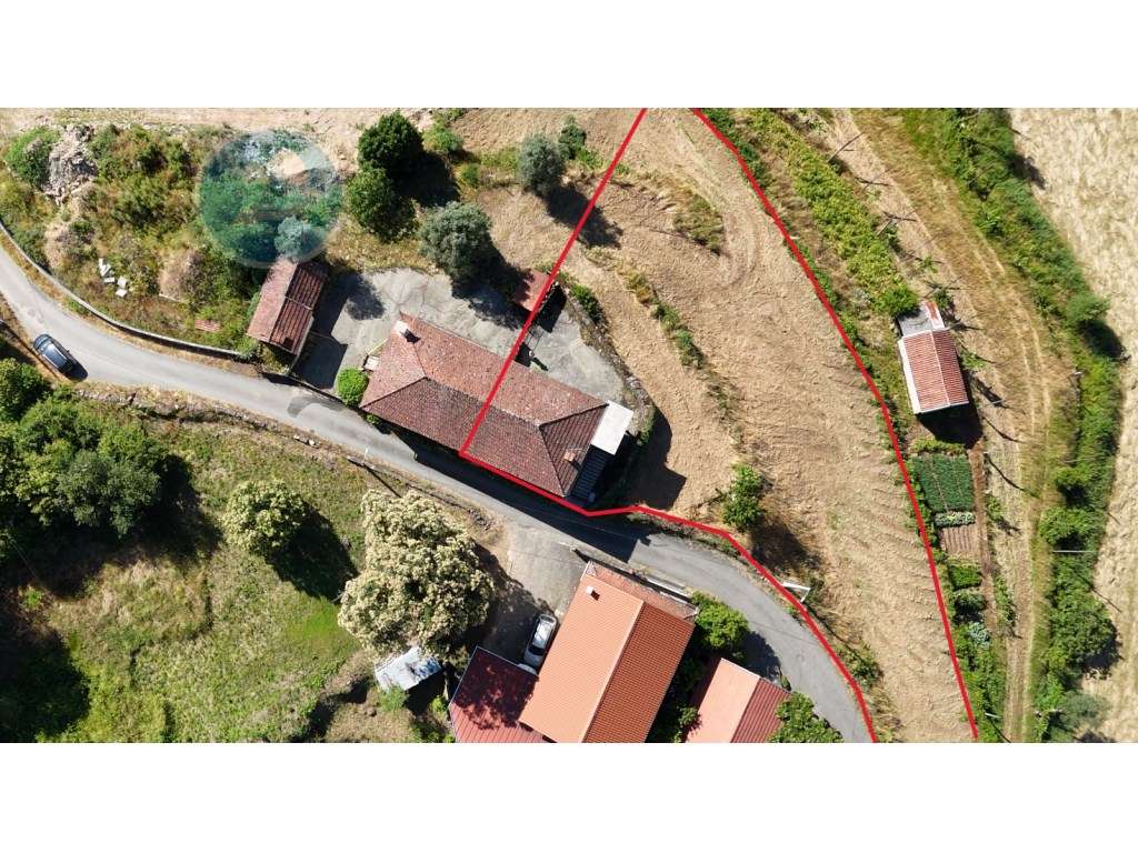 Casa Geminada T3 com Terreno Outerinho, Cabeceiras de Basto - Grande imagem: 2/45