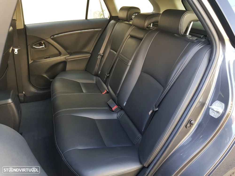 Toyota Avensis SW 2.0 D-4D Exclusive - 31