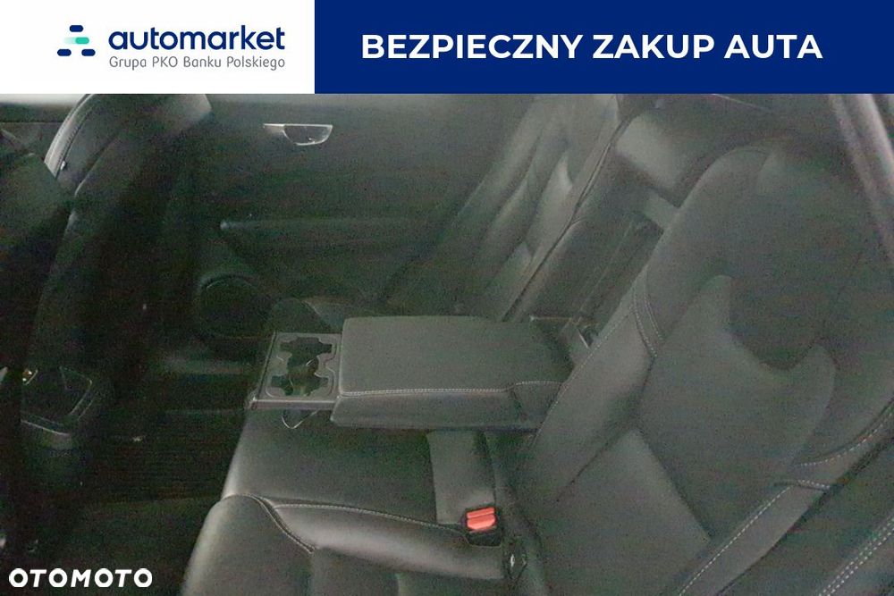 Volvo XC 60 B5 D AWD Plus Dark - 11