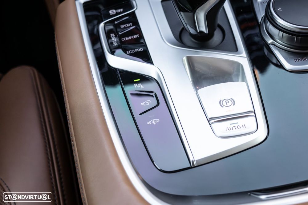BMW 740 d xDrive Pack M Auto - 25