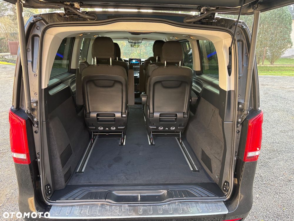 Mercedes-Benz Klasa V 300 d extralang 4Matic 9G-TRONIC Edition Edition 2023 - 29