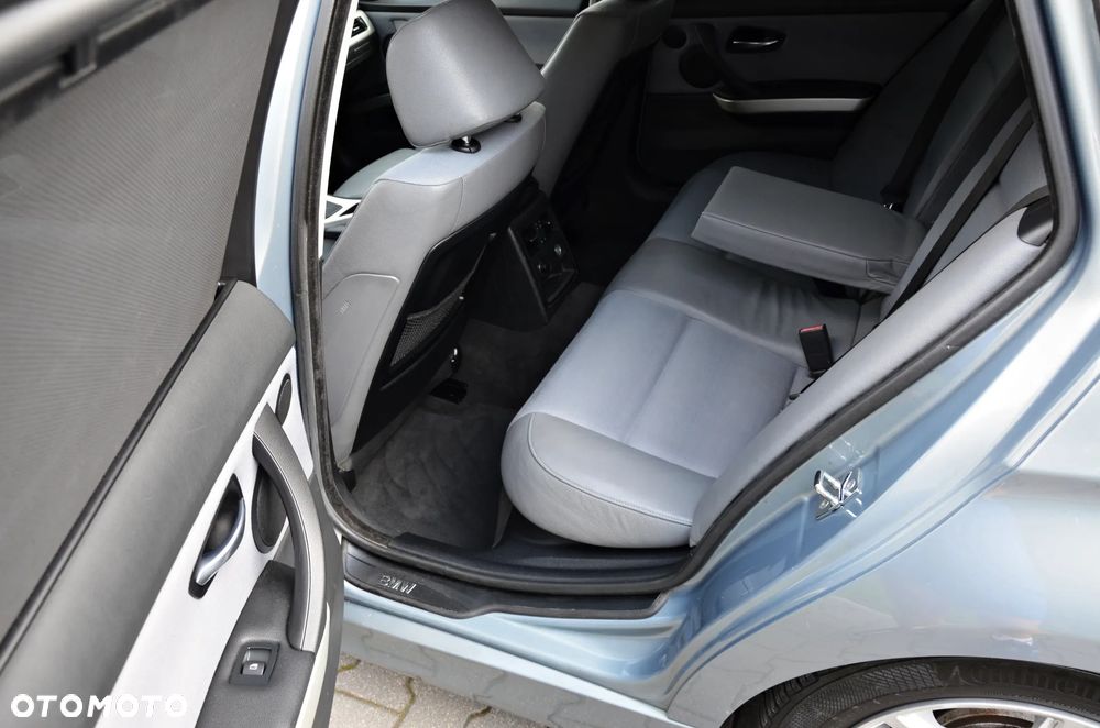 BMW Seria 3 320d DPF Touring Edition Fleet Exclusive - 31