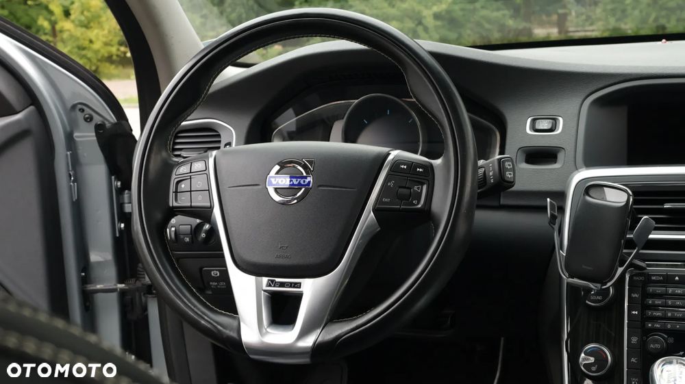 Volvo V60 D6 AWD Plug-in Hybrid R-Design Summum - 19