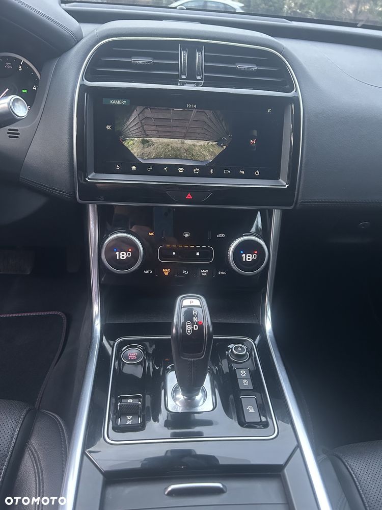 Jaguar XE 20d Prestige - 21
