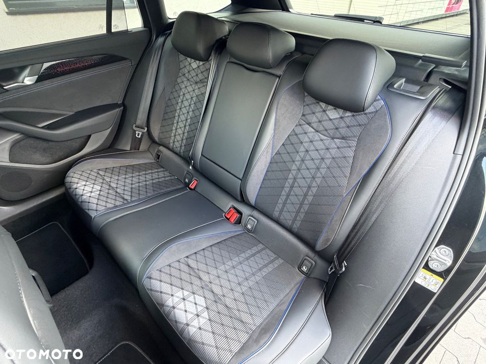 Volkswagen Passat Variant 2.0 TDI SCR DSG R-Line - 18