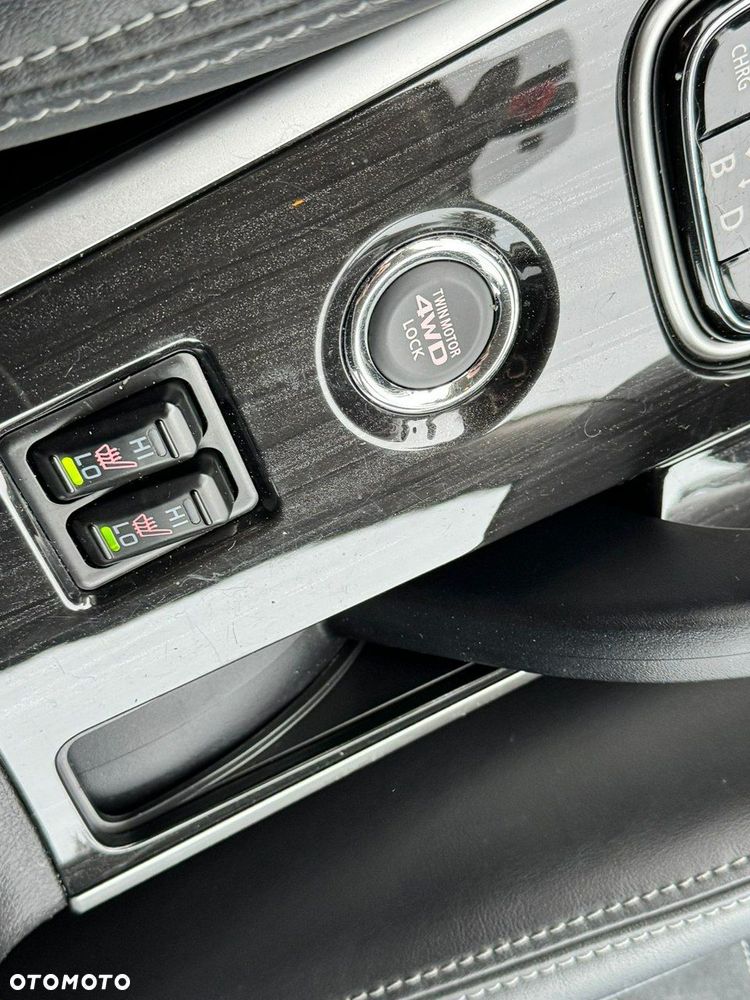 Mitsubishi Outlander - 32