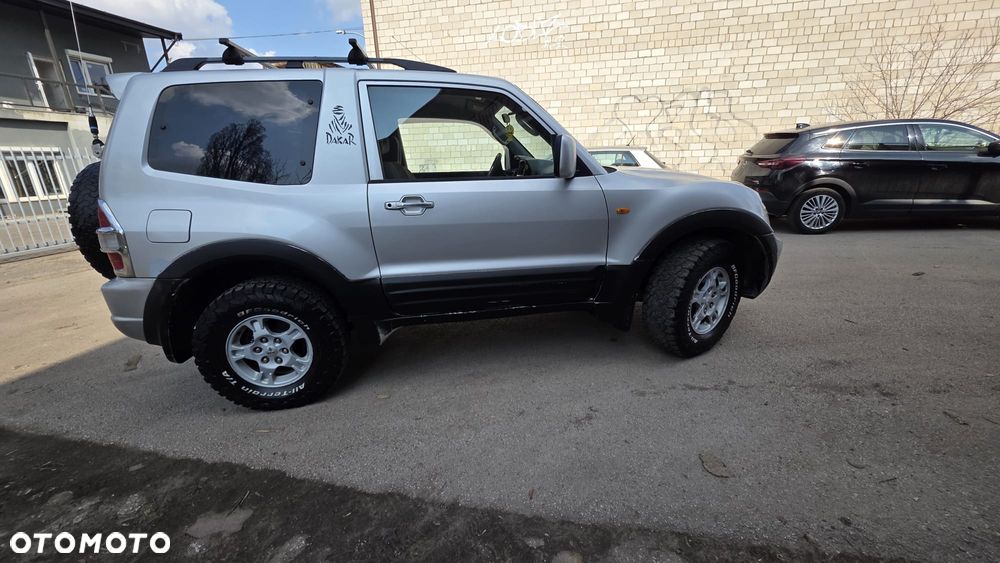 Mitsubishi Pajero - 20