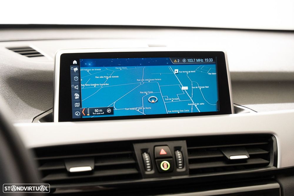 BMW X1 25 e xDrive Corporate Edition - 11