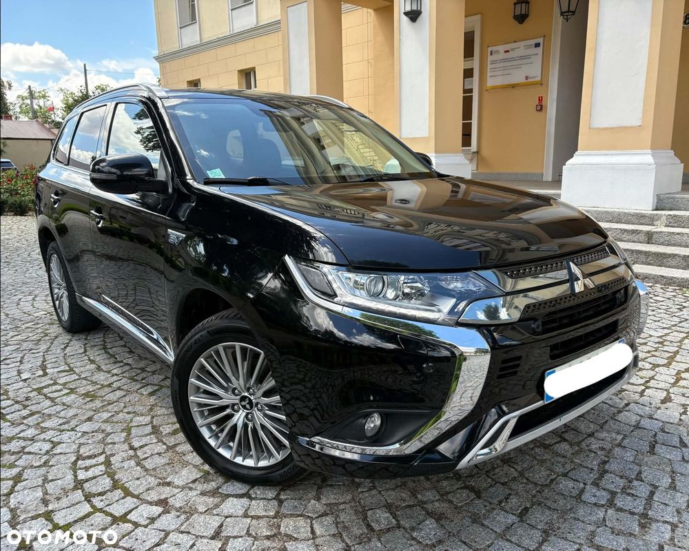 Mitsubishi Outlander - 2